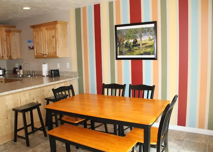 3 Queen Beds, 1 Twin Bed, 2 Rooms, 1 And A Half Bath, Self Check-In, Flexcation Equipped