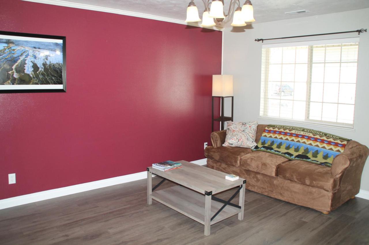 3 Queen Beds, 1 Twin Bed, 2 Rooms, 1 And A Half Bath, Self Check-in, Flexcation Equipped Idaho Falls