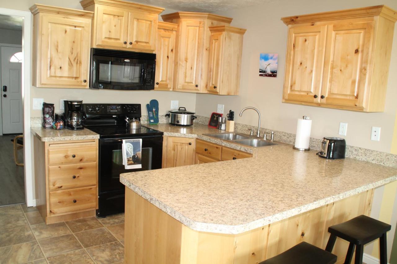 3 Queen Beds, 1 Twin Bed, 2 Rooms, 1 And A Half Bath, Self Check-in, Flexcation Equipped Holiday home