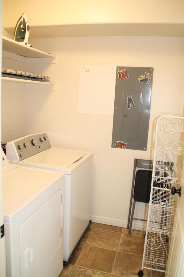 3 Queen Beds, 1 Twin Bed, 2 Rooms, 1 And A Half Bath, Self Check-in, Flexcation Equipped *