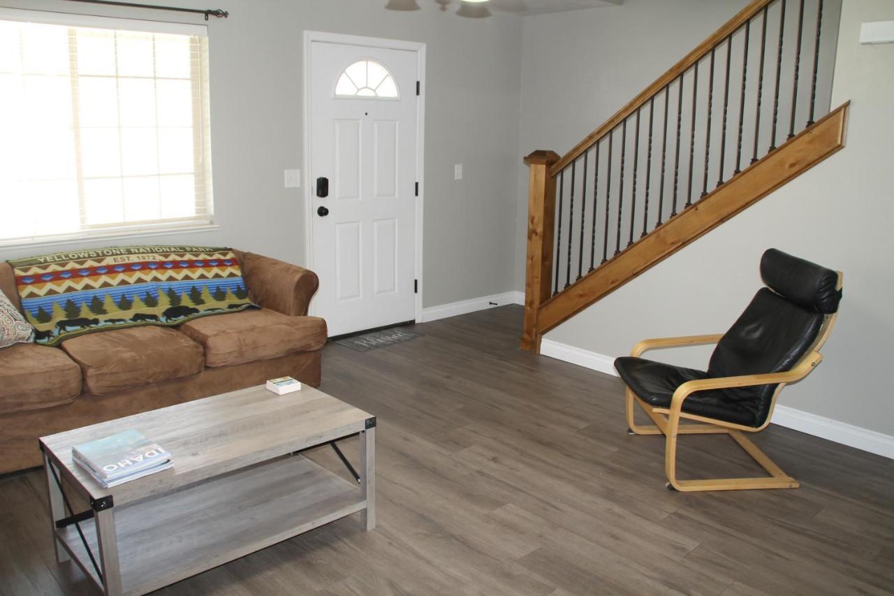 Holiday home 3 Queen Beds, 1 Twin Bed, 2 Rooms, 1 And A Half Bath, Self Check-in, Flexcation Equipped *