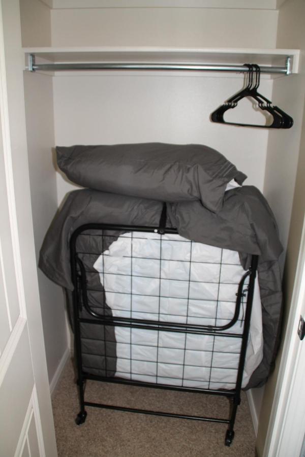 3 Queen Beds, 1 Twin Bed, 2 Rooms, 1 And A Half Bath, Self Check-in, Flexcation Equipped *